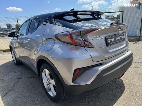 Toyota C-HR 2017 - фото 9