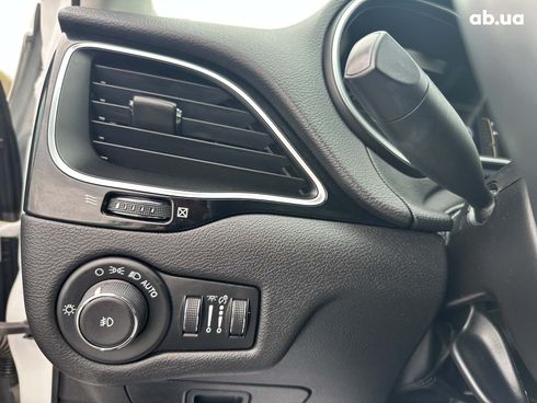 Jeep Cherokee 2019 белый - фото 32