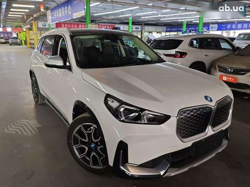 BMW iX1 2023 - фото 6