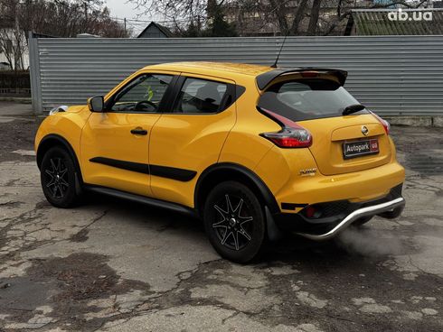 Nissan Juke 2017 желтый - фото 16