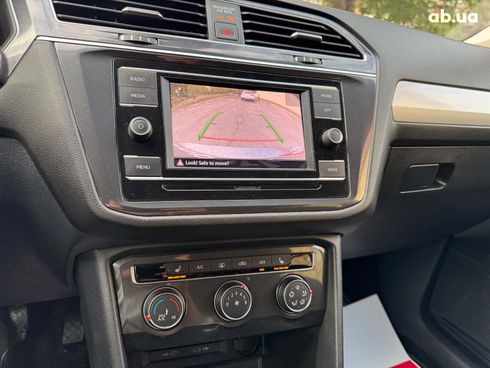 Volkswagen Tiguan 2023 серый - фото 27