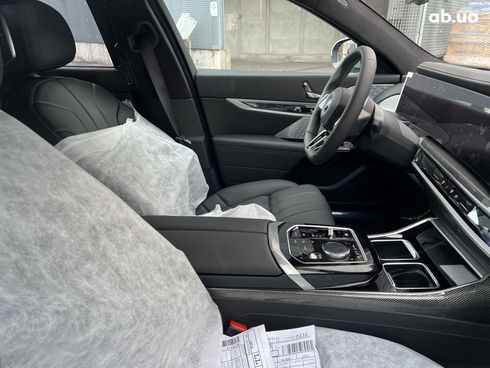 BMW i7 2023 - фото 32