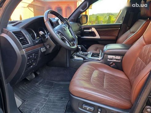 Toyota Land Cruiser 2018 - фото 17