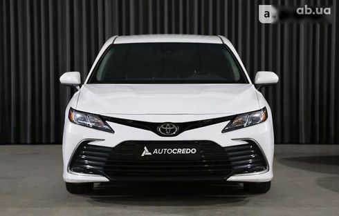 Toyota Camry 2020 - фото 2