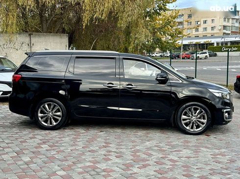 Kia Carnival 2017 - фото 12