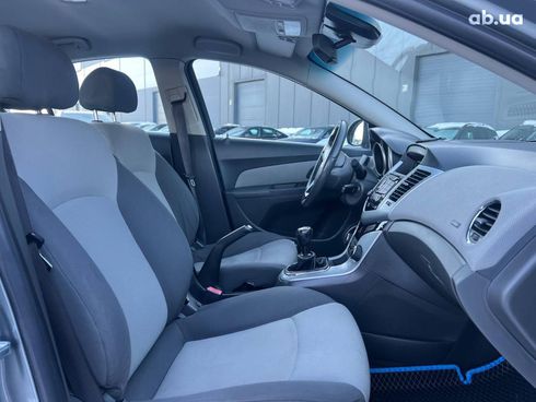 Chevrolet Cruze 2010 серый - фото 36