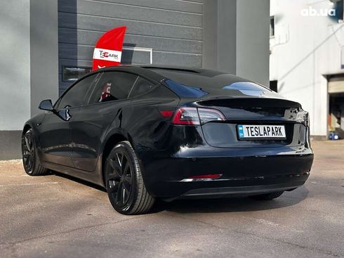 Tesla Model 3 2022 - фото 8