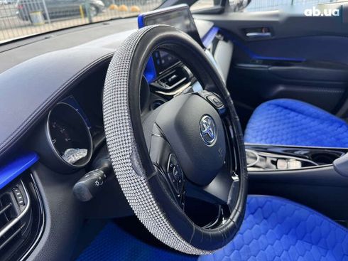 Toyota C-HR 2017 - фото 17