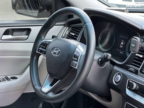 Hyundai Sonata 2018 серый - фото 33