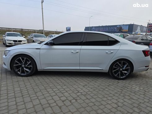 Skoda Superb 2016 белый - фото 12