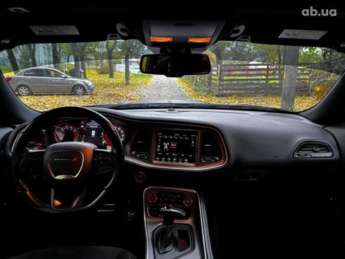 Dodge Challenger 2022 черный - фото 27