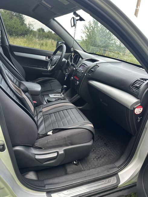 Kia Sorento 2012 серебристый - фото 13