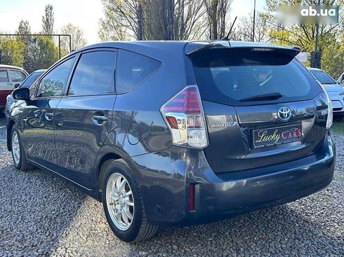 Toyota Prius V 2015 - фото 7