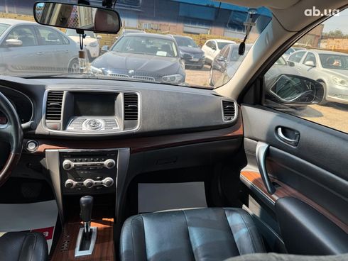 Nissan Teana 2010 красный - фото 11