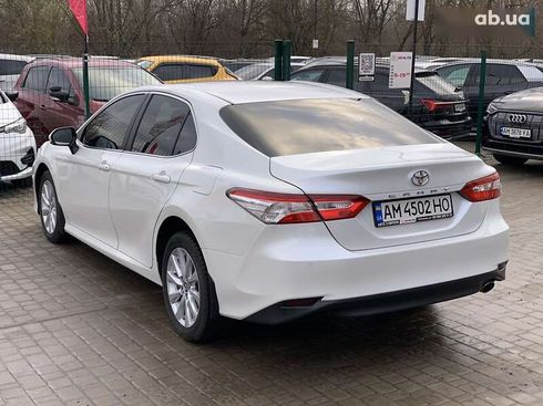 Toyota Camry 2019 - фото 20