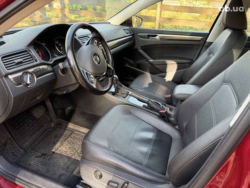 Volkswagen Passat 2016 красный - фото 12