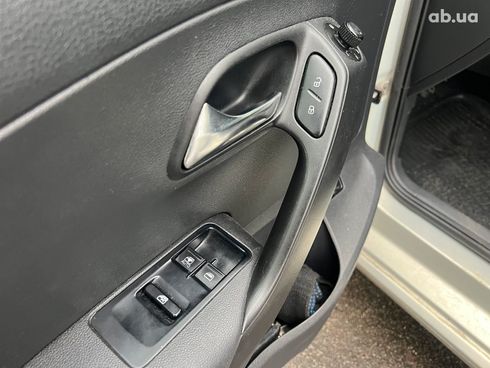 Volkswagen Polo 2013 бежевый - фото 10