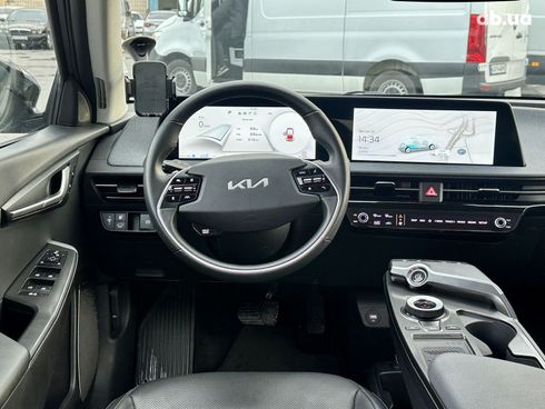 Kia EV6 2023 серый - фото 13
