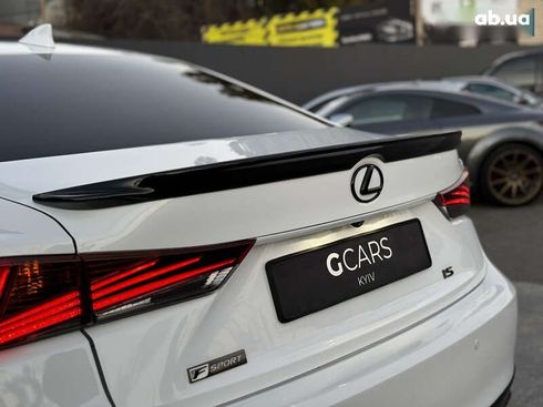 Lexus IS 2017 - фото 11