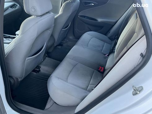 Chevrolet Malibu 2017 белый - фото 30