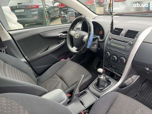 Toyota Corolla 2010 - фото 26