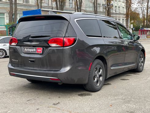 Chrysler Pacifica 2017 серый - фото 10