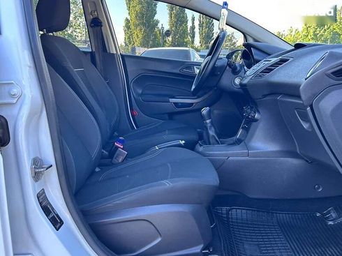 Ford Fiesta 2016 - фото 29