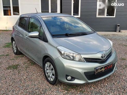 Toyota Yaris 2011 - фото 2