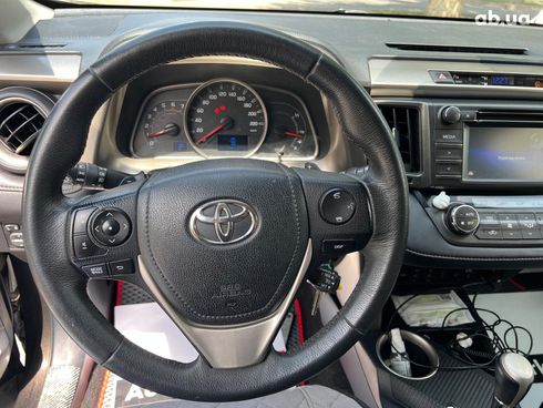 Toyota RAV4 2014 коричневый - фото 31