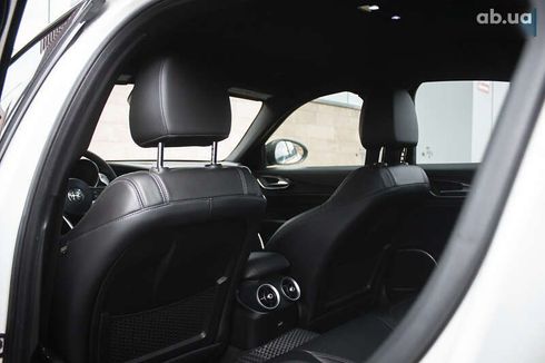 Alfa Romeo Giulia 2019 - фото 12