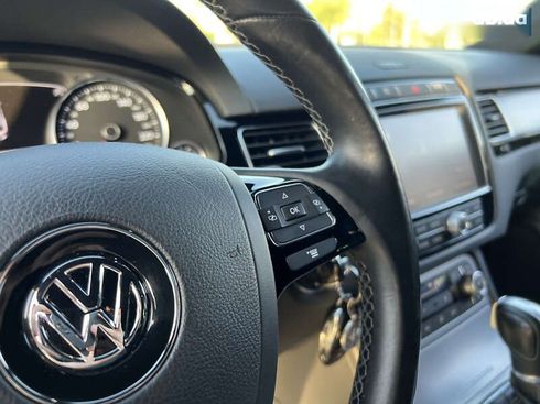 Volkswagen Touareg 2017 - фото 24