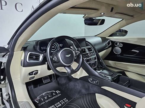 Aston Martin DB11 2018 - фото 20