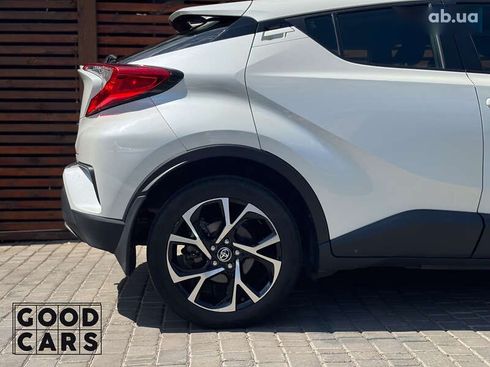 Toyota C-HR 2020 - фото 10