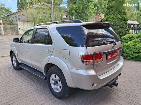 Toyota Fortuner 2007 - фото 3