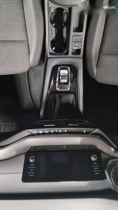 Skoda Octavia 2021 - фото 8
