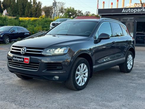 Volkswagen Touareg 2012 серый - фото 2