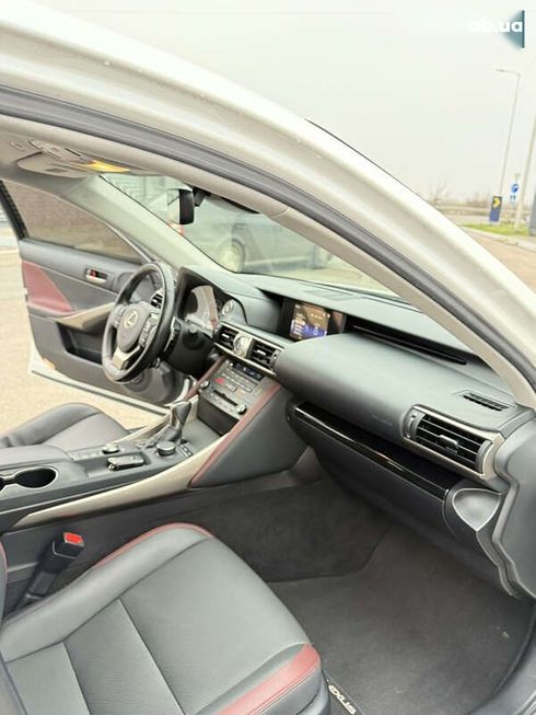 Lexus IS 2018 - фото 29