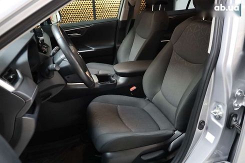 Toyota RAV4 2023 - фото 12