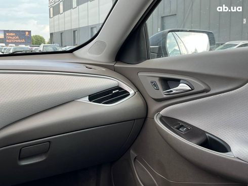 Chevrolet Malibu 2019 серый - фото 19