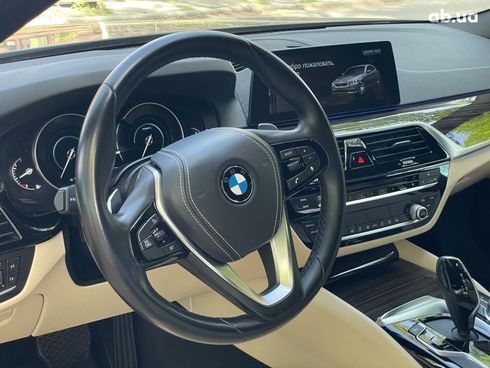 BMW 5 серия 2018 серый - фото 16