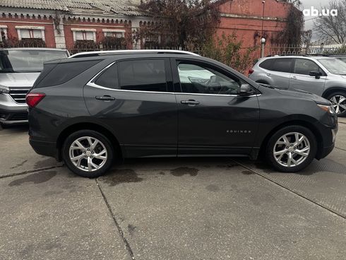 Chevrolet Equinox 2018 серый - фото 7