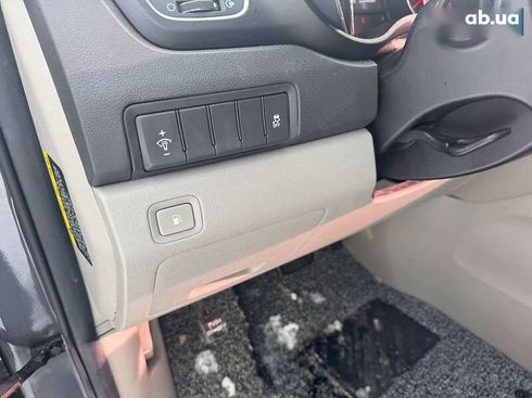 Kia Carnival 2017 - фото 18
