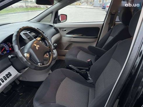 Mitsubishi Grandis 2008 - фото 11
