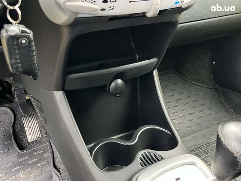 Peugeot 107 2012 желтый - фото 20
