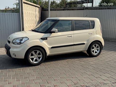 Kia Soul 2010 бежевый - фото 4