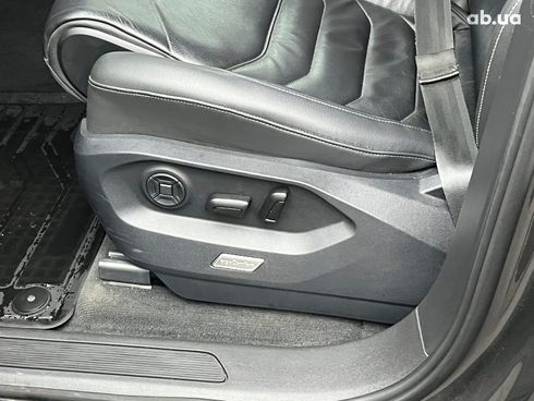 Volkswagen Touareg 2019 серый - фото 45