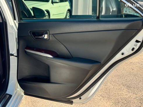 Toyota Camry 2014 белый - фото 25