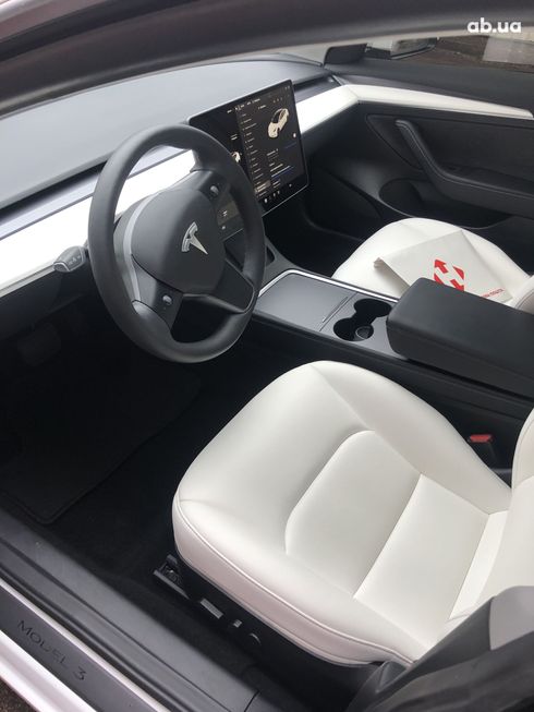 Tesla Model 3 2022 белый - фото 13