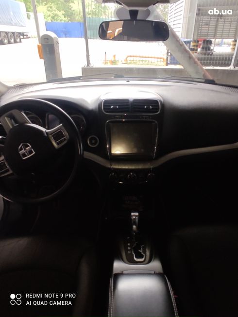 Dodge Journey 2018 серый - фото 12