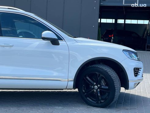 Volkswagen Touareg 2016 белый - фото 53